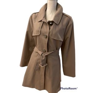 NWT | XL KATE SPADE BELTED SHORT TRENCH | Pretty Lining | Buttons “Kate Spade”